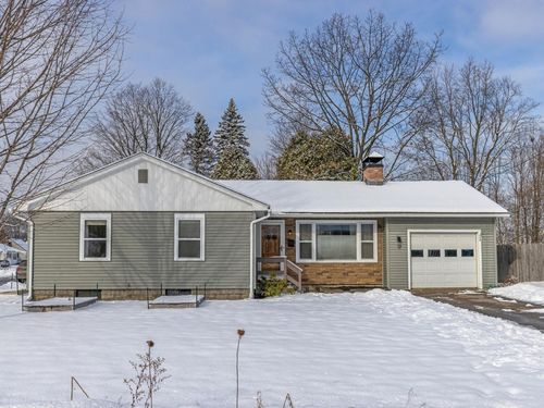 17 South Summit Street, Essex Junction, VT, 05452 | Card Image