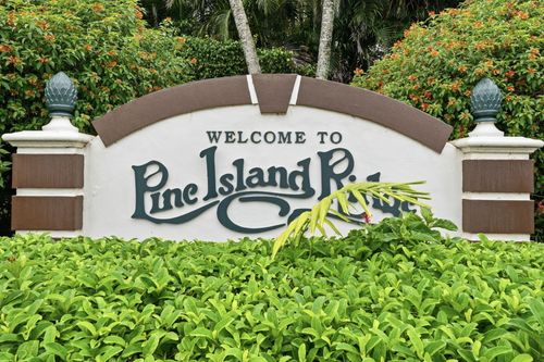 405-9325 Lagoon Pl, Davie, FL, 33324-6731 | Card Image