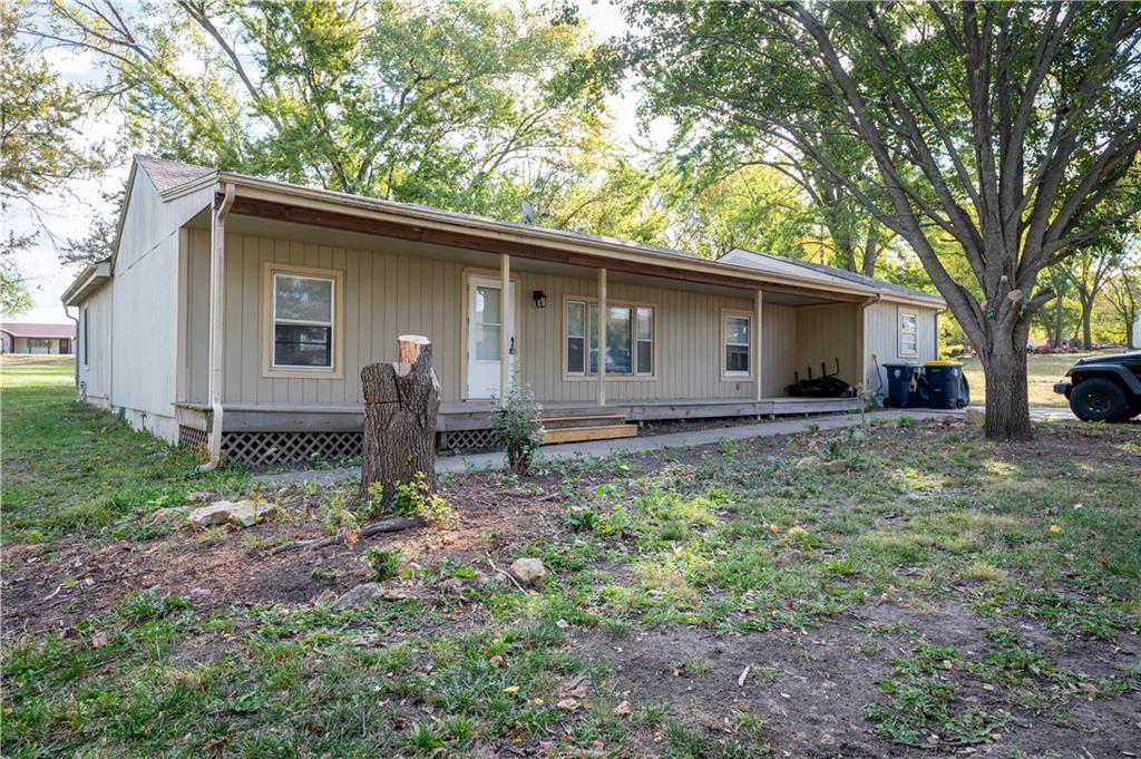 Nashua Dr, Kansas City, MO 64155