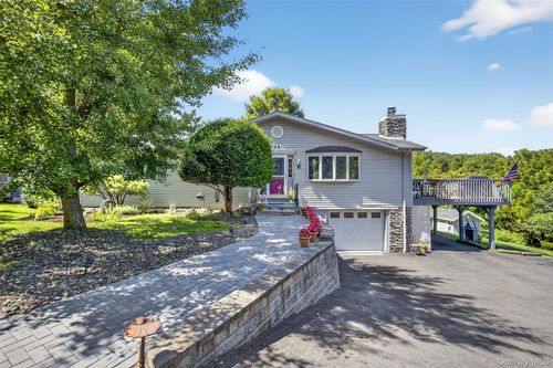 15 Kris Korner Dr, Marlboro, NY, 12542-5804 | Card Image