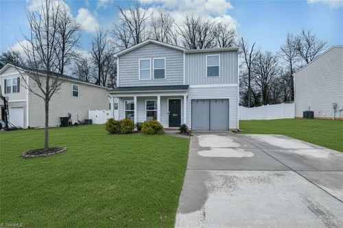 2902 Desmond Woods Dr, Greensboro, NC, 27405-9754 | Card Image