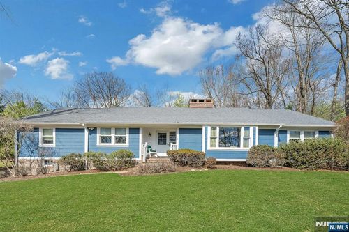 379 W Shore Dr, Wyckoff, NJ, 07481-2449 | Card Image