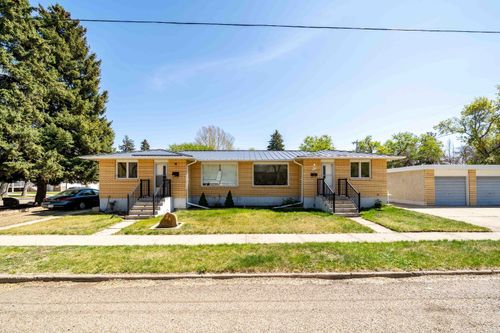 341 &amp; 343 2 Avenue Nw, Medicine Hat, AB, T1A6S5 | Card Image