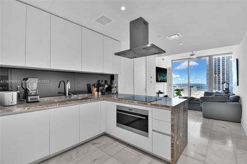 3104-700 Ne 26th Ter, Miami, FL, 33137-5585 | Card Image