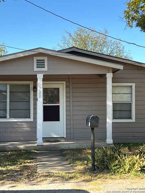 720 Reyes St, Uvalde, TX, 78801-4540 | Card Image