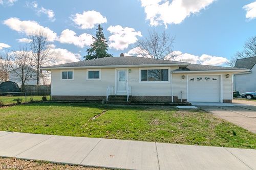 30224 Regent Rd, Wickliffe, OH, 44092-1761 | Card Image