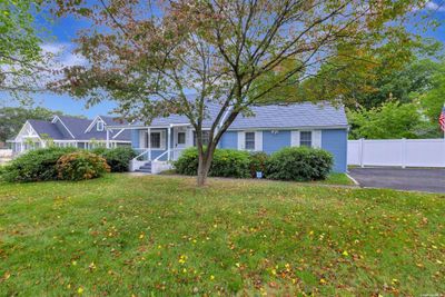 44 Port Avenue, House other with 3 bedrooms, 1 bathrooms and null parking in Ronkonkoma NY | Image 3