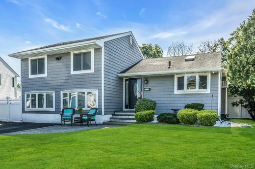 3562 Southview Ave, Wantagh, NY, 11793-2724 | Card Image