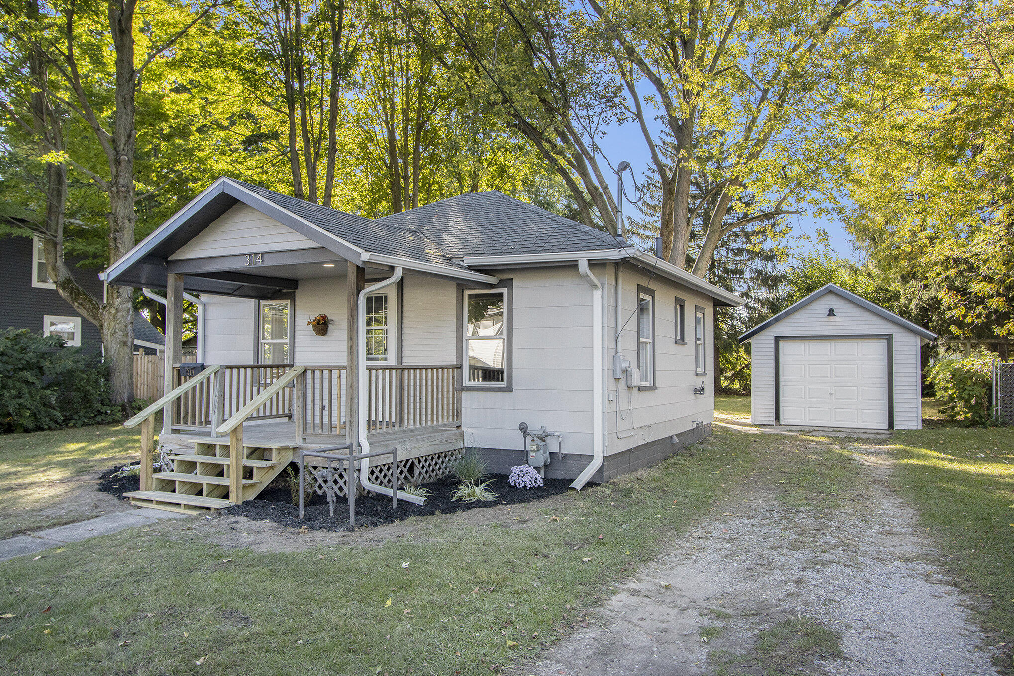 Douglas Ave, Three Rivers, MI 49093