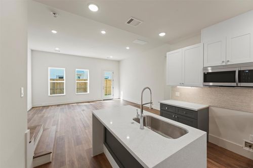 d-e-881 Rachel St, Houston, TX, 77091-4176 | Card Image