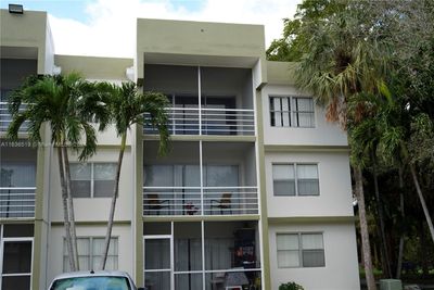 301 - 4215 N University Dr, Condo with 2 bedrooms, 2 bathrooms and null parking in Sunrise FL | Image 3