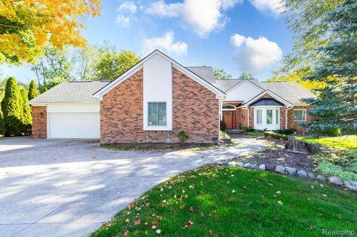 24924 Glenda St, Novi, MI, 48375-2214 | Card Image