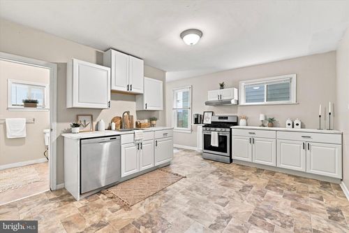 35 Marshall Ave, MARCUS HOOK, PA, 19061-4532 | Card Image