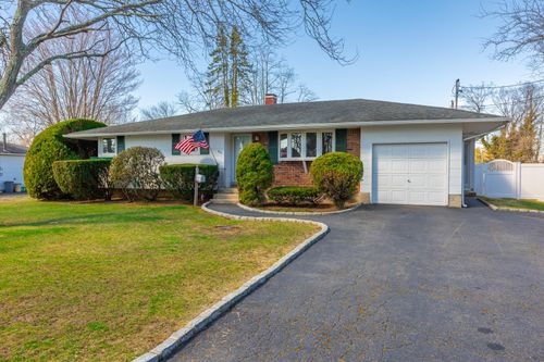 486 Locust Ave, Oakdale, NY, 11769-1609 | Card Image