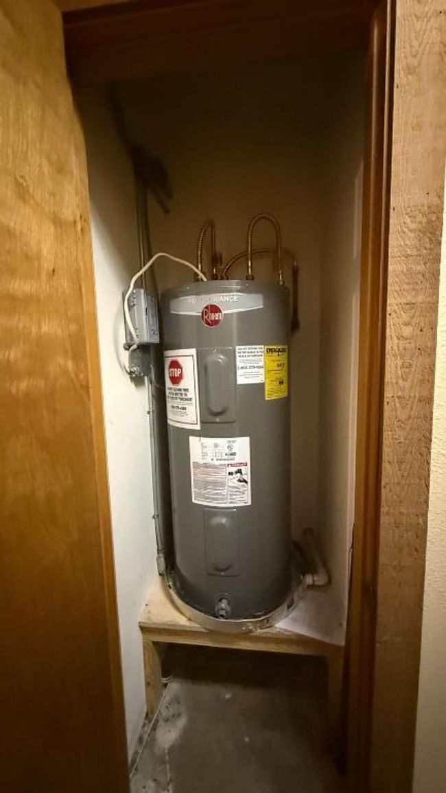 Utilities with water heater | Image 13