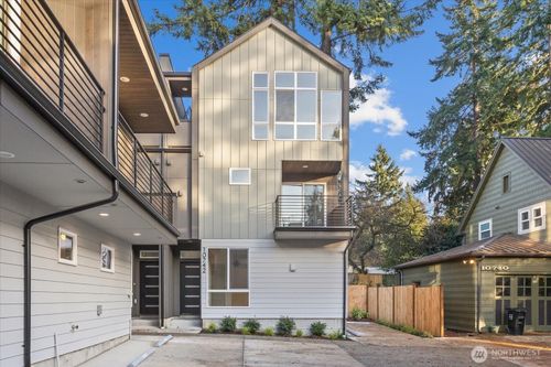 10742 Interlake Avenue N, Seattle, WA, 98133 | Card Image