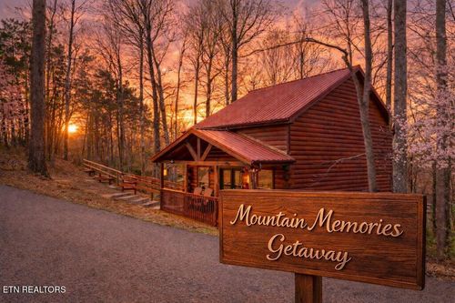 1628 Ginnys Trl, Sevierville, TN, 37876 | Card Image