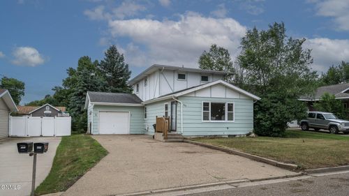 409 6th Ave Ne, Hazen, ND, 58545-4626 | Card Image