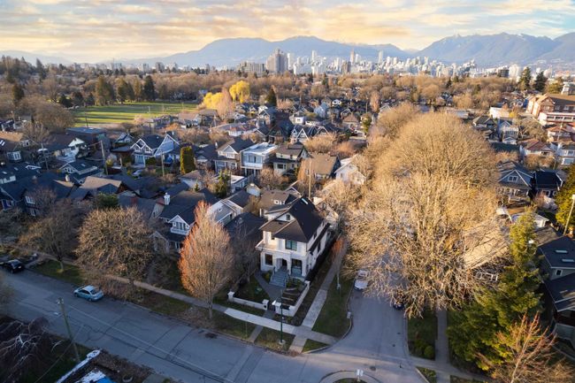 605 W 23rd Avenue, House other with 6 bedrooms, 7 bathrooms and 2 parking in Vancouver BC | Image 5