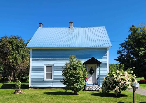 204 Hall Stream Rd, Beecher Falls, VT, 05902-9705 | Card Image