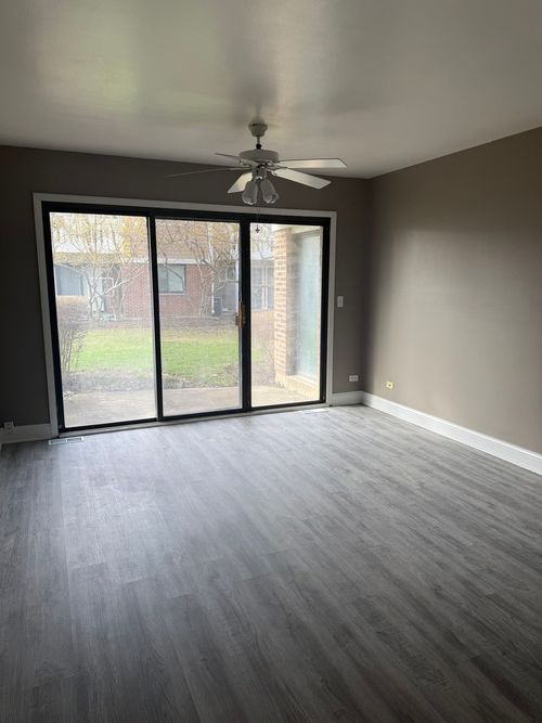 unit-d1-292 Middlebury Ct, Schaumburg, IL, 60193-2022 | Card Image