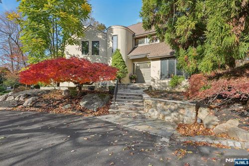 707 Horseshoe Trl, Franklin Lakes, NJ, 07417-1532 | Card Image