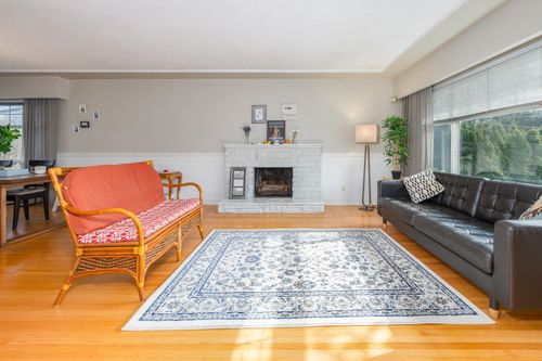 9263 10th Ave, Burnaby, BC, V3N2T3 | Card Image