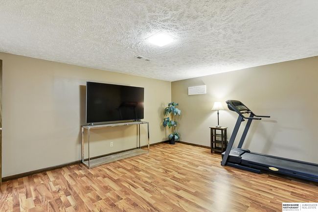 5604 S 92 Nd Plz, Townhouse with 3 bedrooms, 3 bathrooms and 2 parking in Omaha NE | Image 33