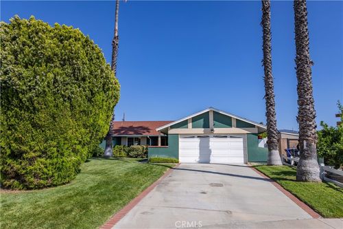 27200 Pine Hills Ave, Canyon Country, CA, 91351-1066 | Card Image