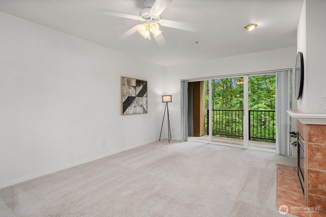APT-106 - 12439 Ne Totem Lake Way, Condo with 1 bedrooms, 2 bathrooms and 2 parking in Kirkland WA | Image 5