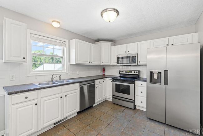 1036 Middle View Dr, Townhouse with 3 bedrooms, 3 bathrooms and null parking in Forest VA | Image 13