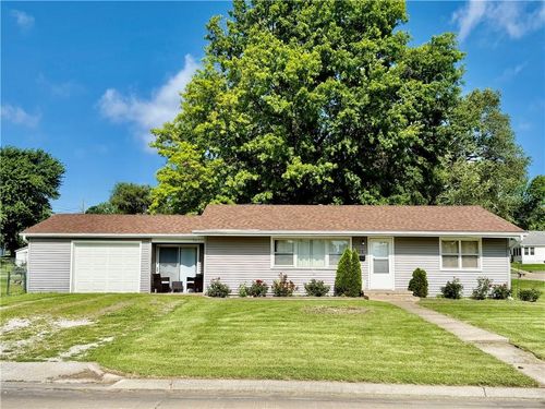 320 Alvin St, Maryville, MO, 64468-1977 | Card Image
