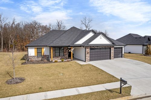 6405 Gateway Arch Way, ASHLAND, MO, 65010-5556 | Card Image