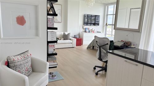 m0703-3451 Ne 1st Ave, Miami, FL, 33137 | Card Image