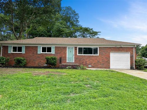805 Woodstock Rd, Virginia Beach, VA, 23464-2122 | Card Image