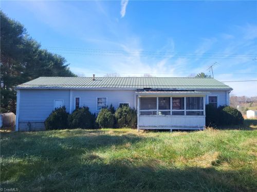 3325 Sylvatus Hwy, Hillsville, VA, 24343-4469 | Card Image