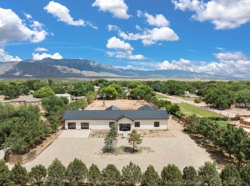 400 Perea Ln, Corrales, NM, 87048-8047 | Card Image