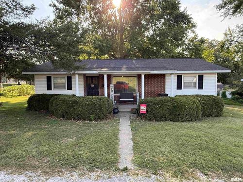 25 N Michigan St, Harrisburg, IL, 62946-2404 | Card Image