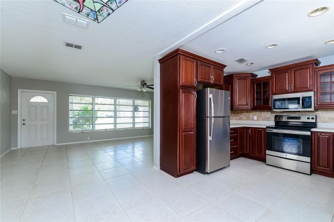 1805 16 Th Avenue Dr W, House other with 3 bedrooms, 2 bathrooms and null parking in BRADENTON FL | Image 5