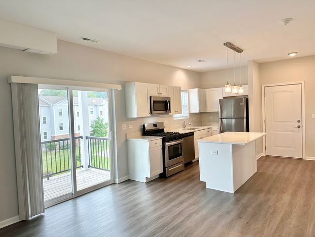 APT-3E - 853 E Main St, Condo with 1 bedrooms, 1 bathrooms and 2 parking in East Dundee IL | Image 4