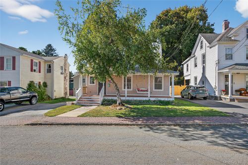 10 Howe St, Warwick, NY, 10990-1412 | Card Image