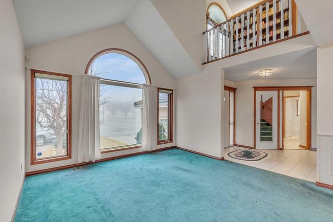 121 Patterson Mount Sw, House other with 5 bedrooms, 4 bathrooms and 4 parking in Calgary AB | Image 7