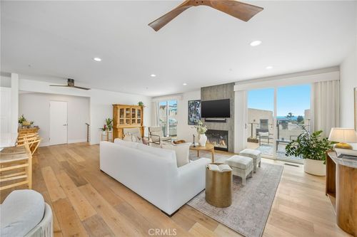 647 2nd St, Hermosa Beach, CA, 90254-5002 | Card Image