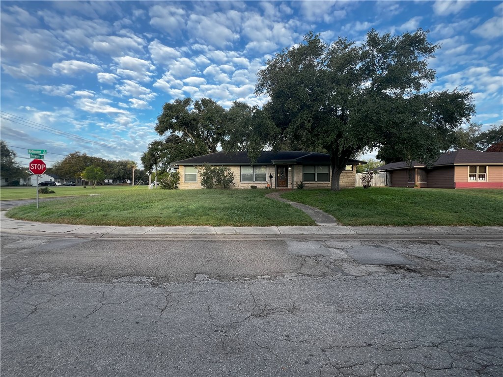 Melbourne Dr, Corpus Christi, TX 78415