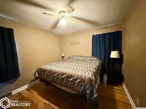 1519 N Adams Ave, Mason City, IA, 50401-1129 | Card Image