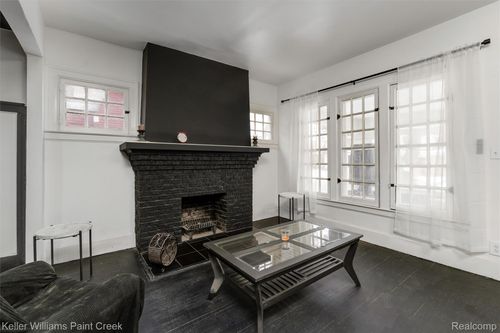 13335 Strathmoor St, Detroit, MI, 48227-2887 | Card Image