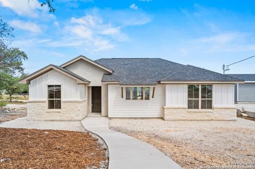 821 Scenic Hills Dr, Canyon Lake, TX, 78133-6915 | Card Image