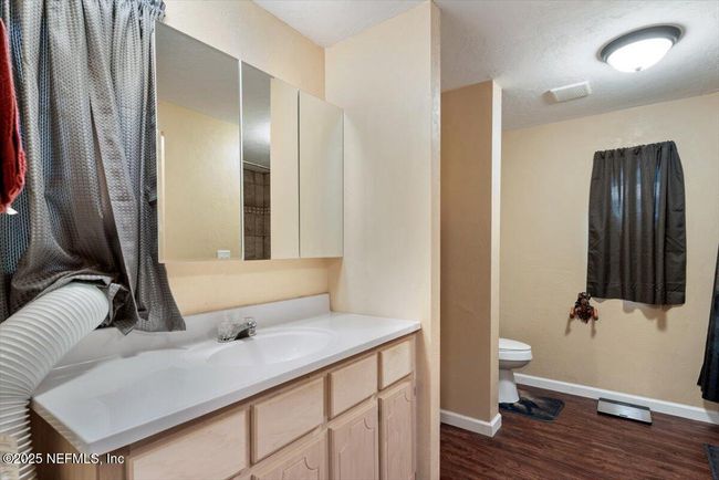 Primary Bathroom. | Image 19