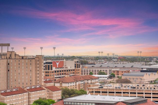 12GHJ - 1801 Lavaca St, Condo with 2 bedrooms, 3 bathrooms and 4 parking in Austin TX | Image 8