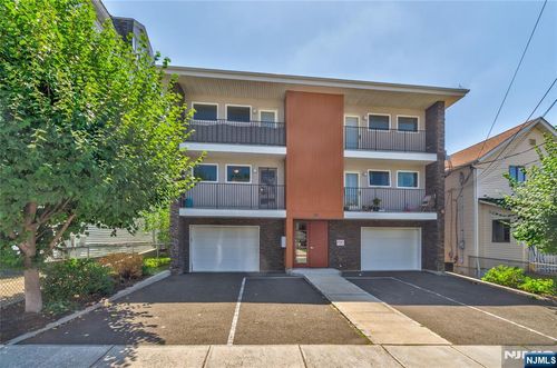 148 Oakwood Ave, Cliffside Park, NJ, 07010-1097 | Card Image